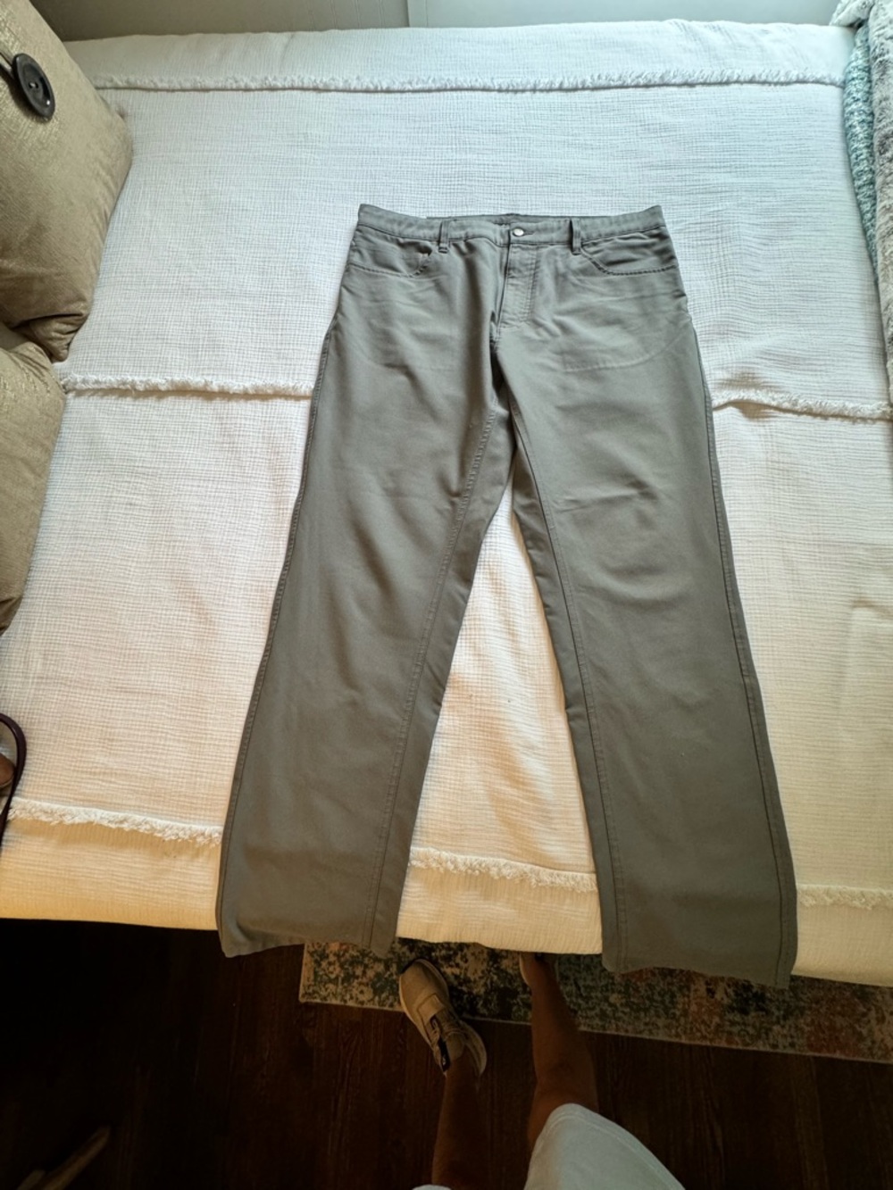 Men's Casual Chino Pants in Olive